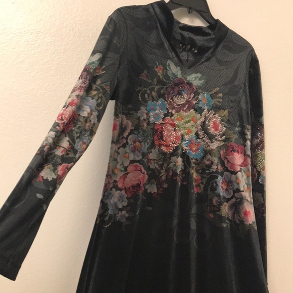 Velvet long sleeve floral maxi dress - Picture 3 of 8